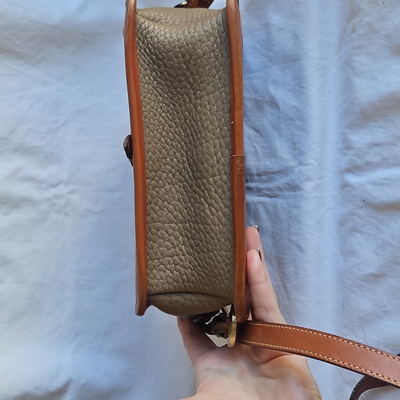 Vintage Dooney & Bourke Classic Tan and Brown Leather Crossbody Bag - Picture 7 of 13